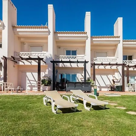 Fantastic Townhouse With Pool And Sea Views Albufeira
