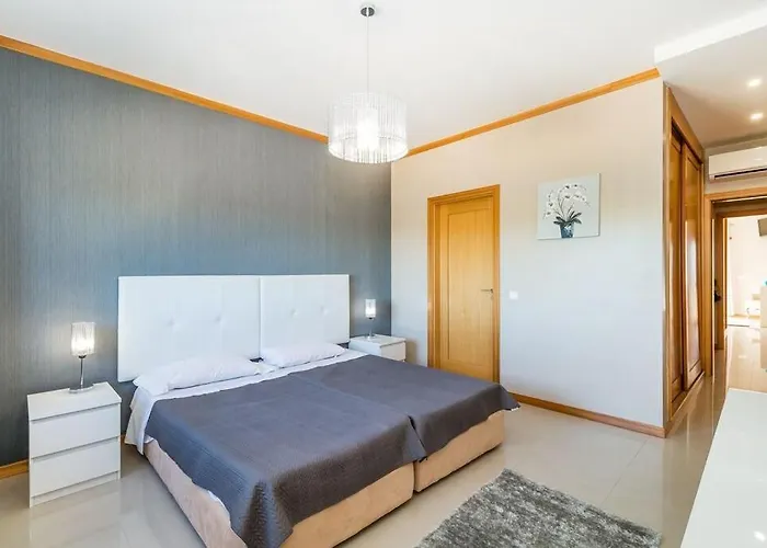 Fantastic Townhouse With Pool And Sea Views *