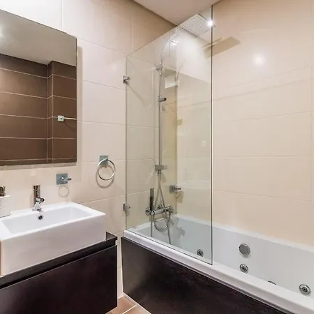 Дом отдыха Fantastic Townhouse With Pool And Sea Views Албуфейра