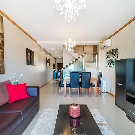 Fantastic Townhouse With Pool And Sea Views Feriehus *