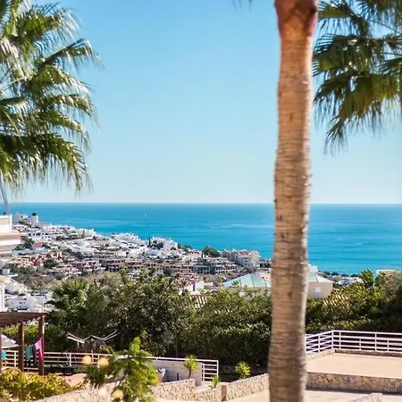 Fantastic Townhouse With Pool And Sea Views Feriehus